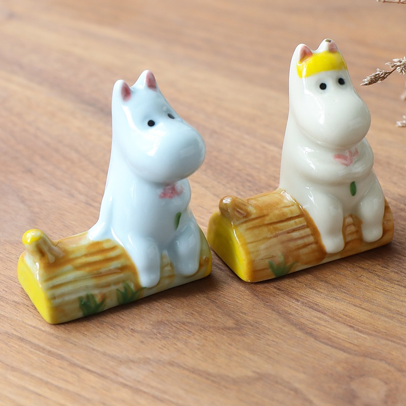 Case With Pencil Holder - โมมิน ของตกแต่งเซรามิกคู่รักการ์ตูนสุดน่ารัก ของประดับตกแต่งขนาดเล็ก และที่ใส่ปากกาอเนกประสงค์